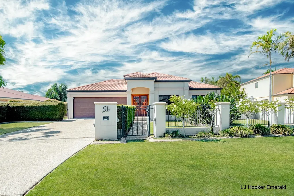 Emerald 4 Bedroom Luxury & Location - The Complete Family or Investor Package