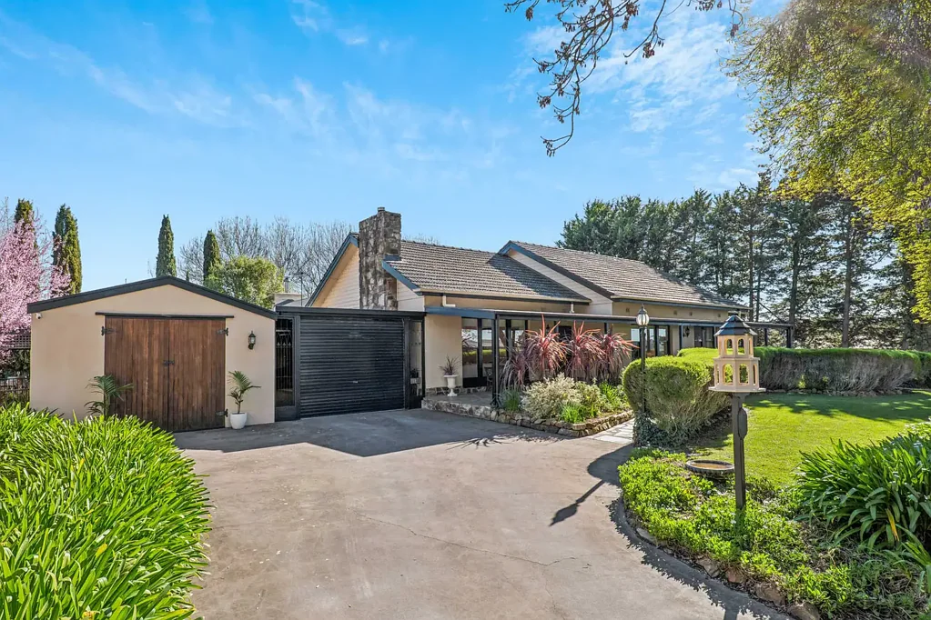 Kenton Valley 4 Bedroom Rural Views Forever from a Never-Ending Entertainer.