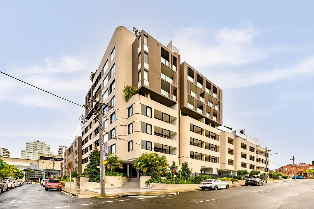 Burwood 2Phòng ngủ Contemporary apartment set within 250 meters to Burwood Westfield