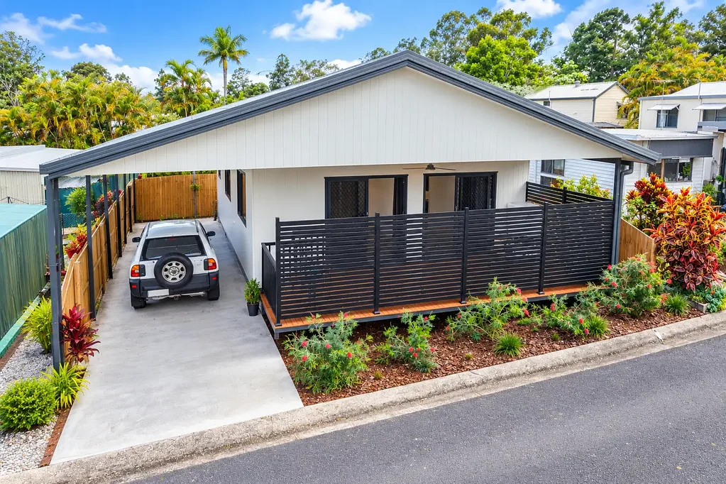 Tinaroo 2房  Lakeside Living Starts Here - Relax, Explore & Enjoy!
