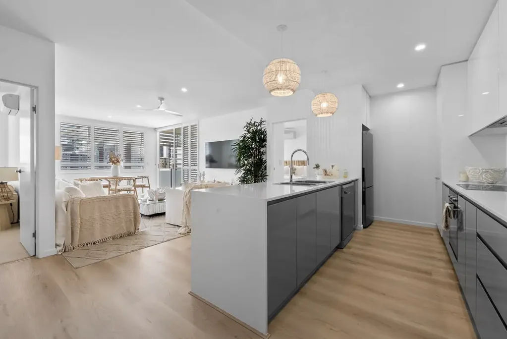 Coolangatta 2ਬੈੱਡਰੂਮ Renovated Coastal Living in the Heart of Kirra