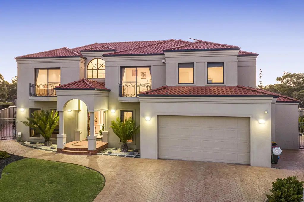 Dianella 4Kwarto LUXURY & ELEGANCE ATOP OF THE HILL!