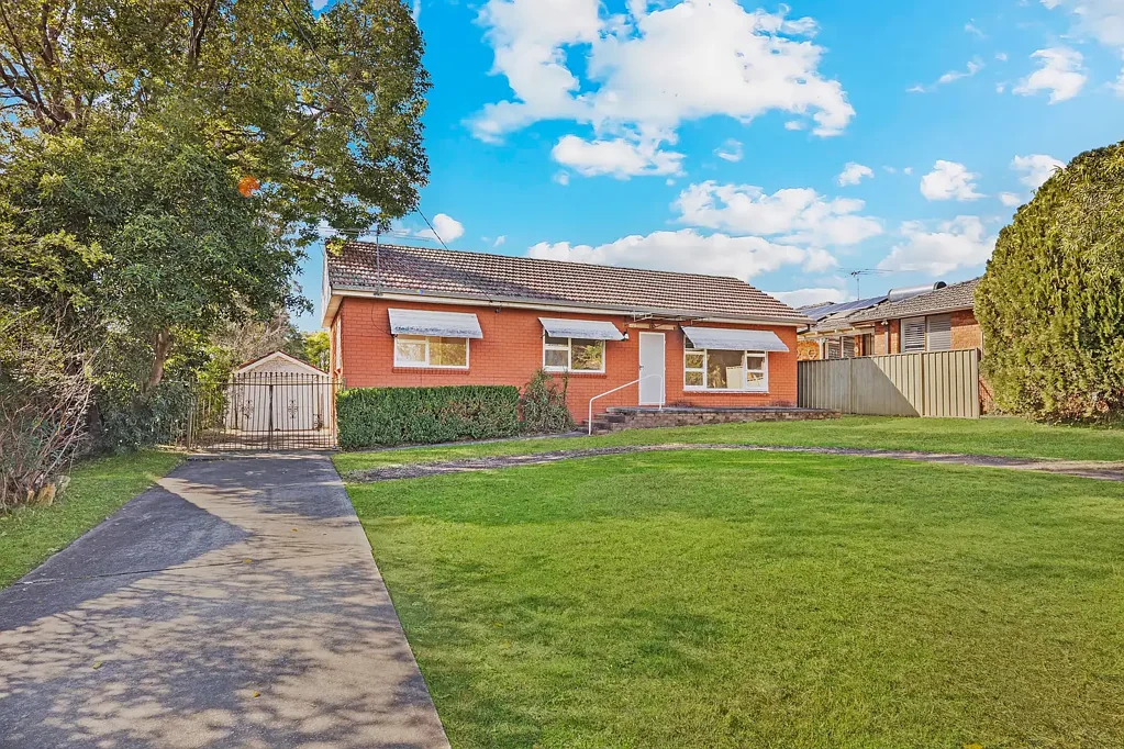 Girraween 3ਬੈੱਡਰੂਮ Family Home on Massive 1,220sqm Block - Endless Potential in Prime Girraween Location!