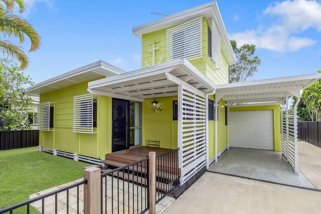 Tin Can Bay 4房  ’Limoncellos´, Beachside Living, Comfort, Character and an Ideal Investment Opportunity