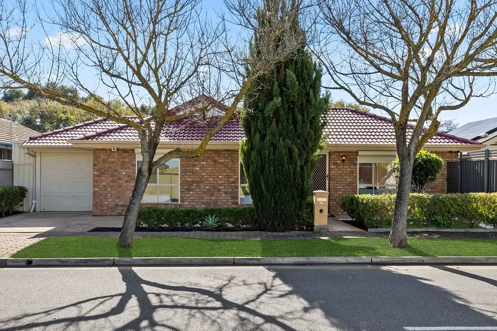 Oakden 3 Slaapkamer Spacious Family Living with Exceptional Outdoor Entertaining.