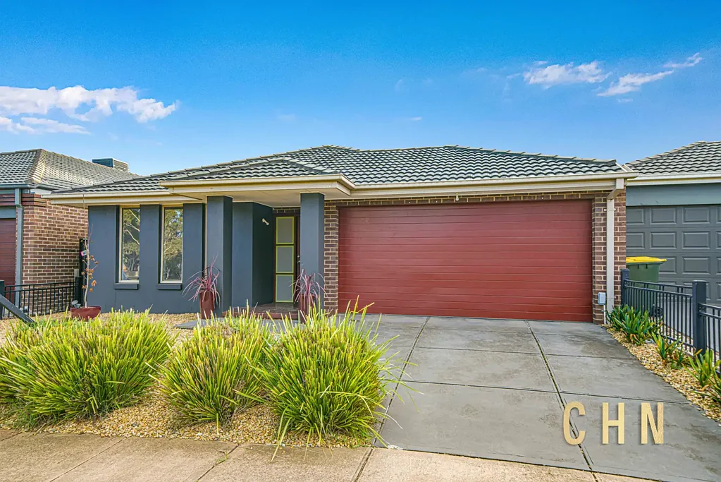 Stylish Family Home in Prime Point Cook Location!