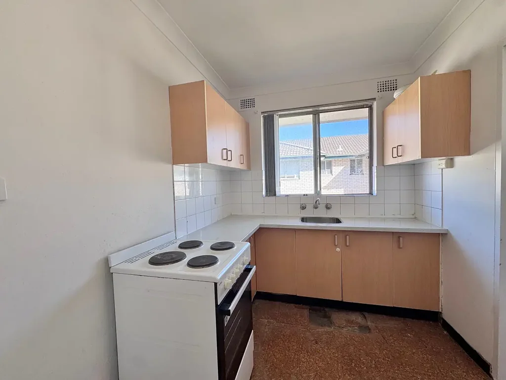 Freshly painted Unit Close To All