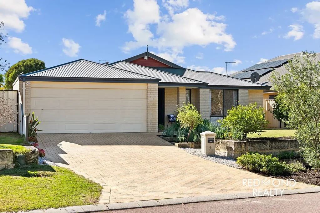 Tapping 4침실 Parkside Perfection with Space, Style & Low-Maintenance Living