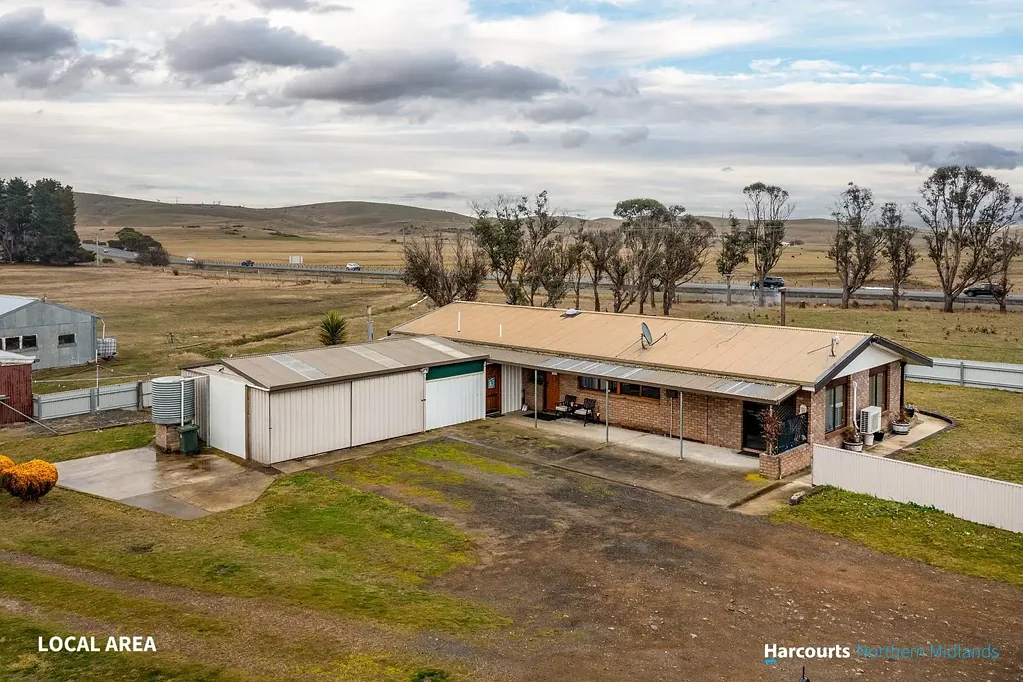 Oatlands 3 Bedroom Charm, Comfort & Convenience in a Country Setting