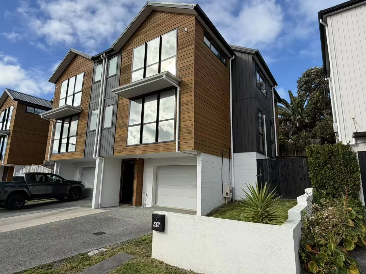 Modern Coastal Townhouse Ã¢Ãâ¬Ã" Low-Maintenance Living in a Prime Location