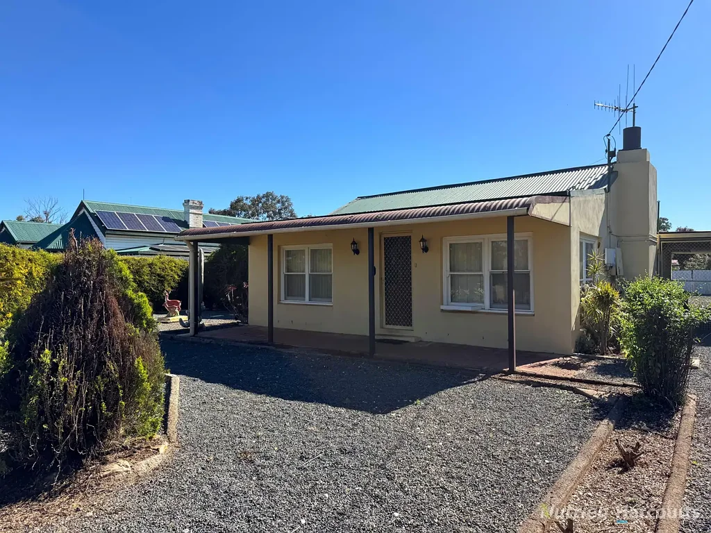Cobar 3房  PRICED TO SELL NOW WITH A 14.1kW SOLAR SYSTEM!