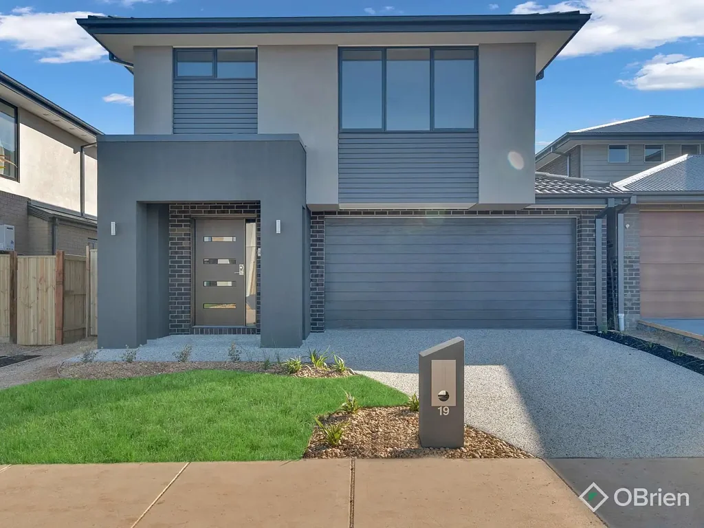 Spacious 4-Bedroom Family Home in Prime Bonnie Brook Location
