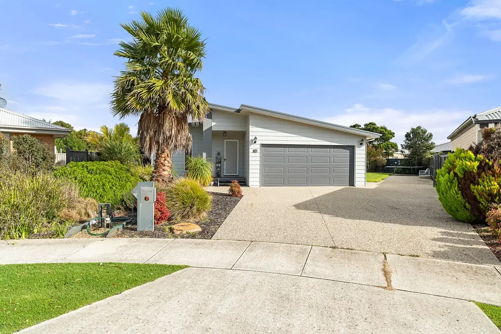 16 Pearl Court, Cowes, VIC 3922
