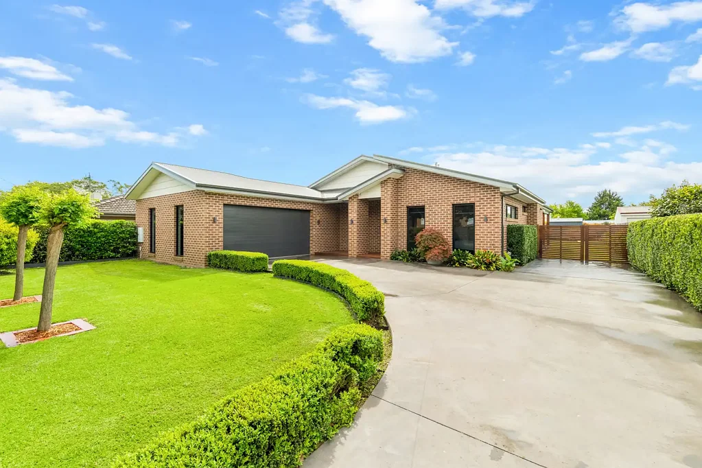 Sale 4 Bedroom Smart Design Meets Spacious Living