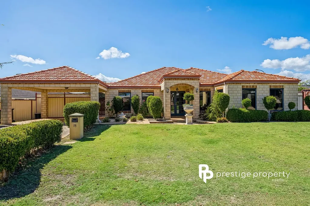 ATTRACTIVE FAMILY HOME WITH SPACIOUS LIVING