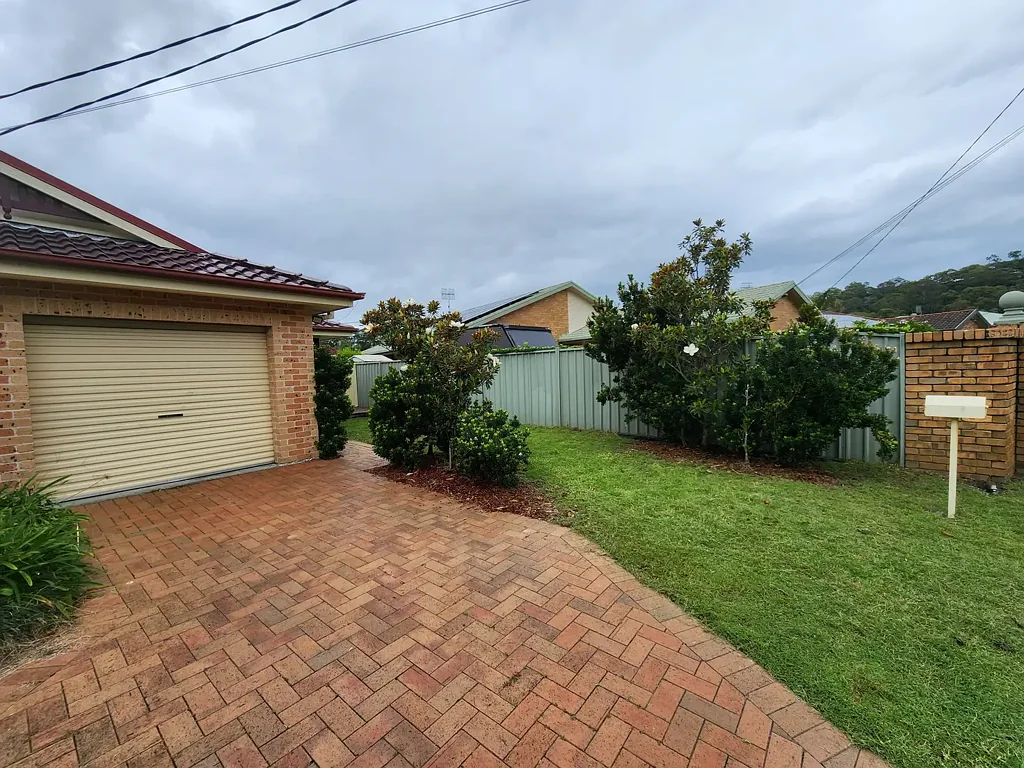 Umina Beach 3ห้องนอน No Strata - Beautiful Villa in a quality neighborhood on 313 sqm block.