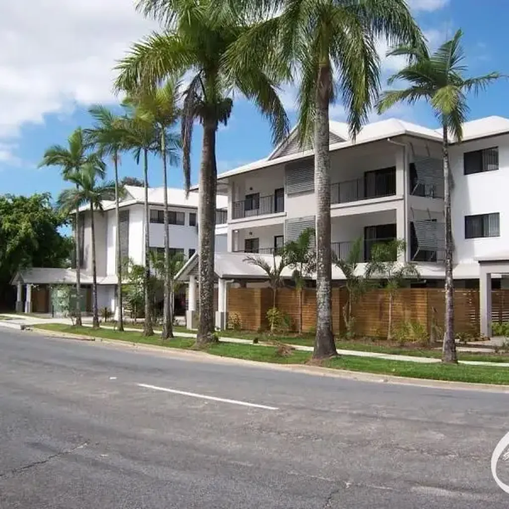 First Floor 2 Bedroom Unit Only 4.5km Away from the Cairns CBD