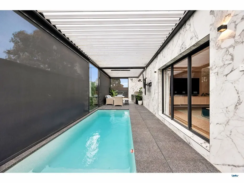 Torquay 5房  Pool, Privacy, Polished Living