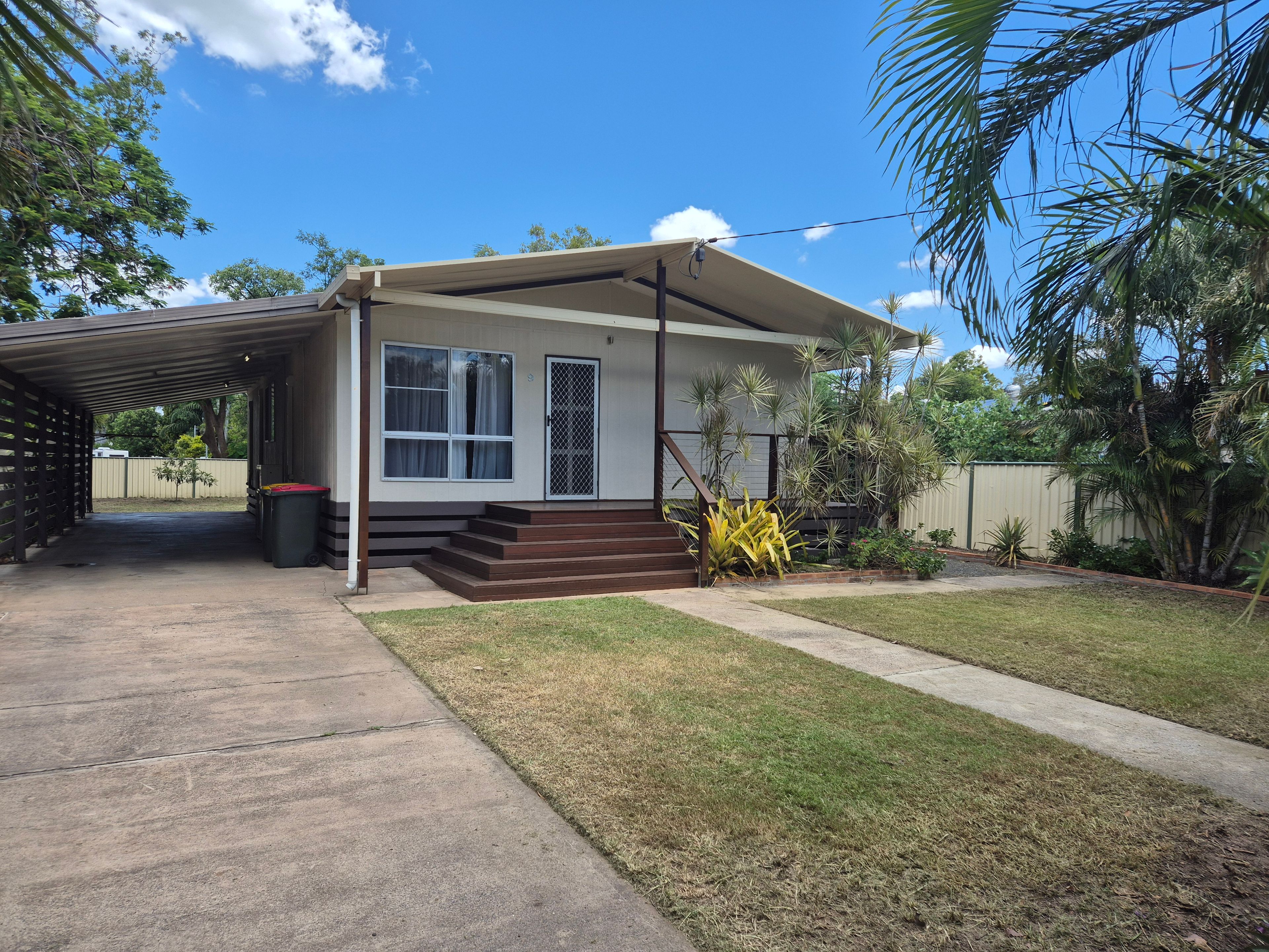 9 CARBEEN PL, EMERALD QLD 4720, 0 habitaciones, 0 baños, House