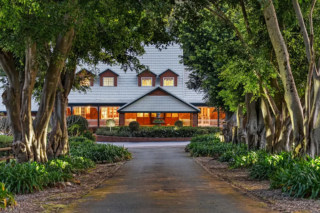 Wongawallan 11Moenga PRESTIGIOUS DUAL LIVING COUNTRY ESTATE – A GRAND LIFESTYLE RETREAT COMPRISING OF TWO MAGIFICENT HOMESTEADS!!