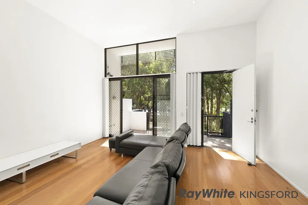 Townhouse Style Apartment with Spacious Study