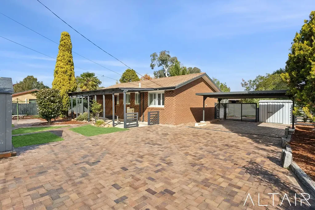 Wanniassa 3房  Space, privacy and flexibility on a sprawling 905m² block.