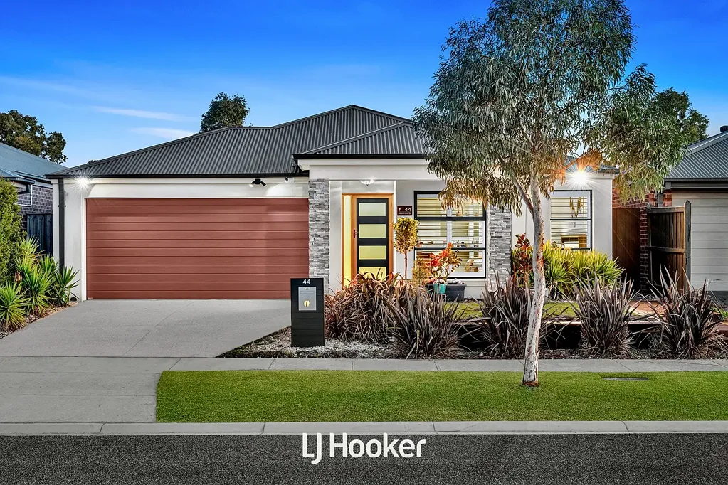 44 Mickleham Drive, Cranbourne North, VIC 3977