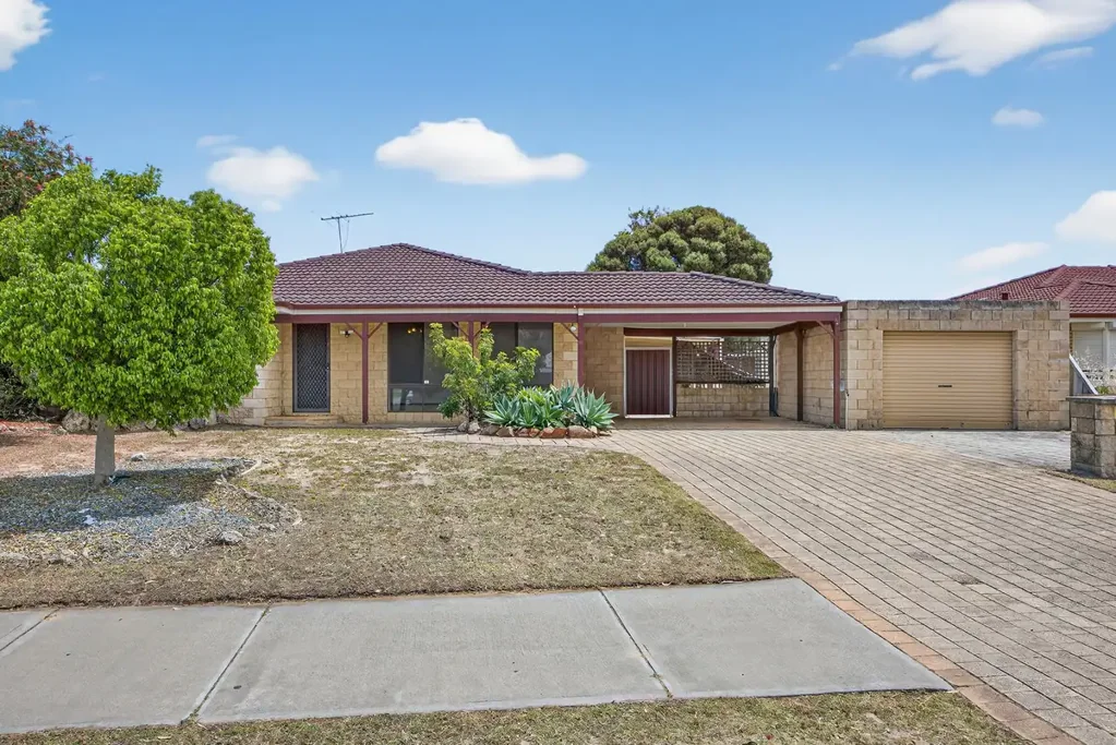 Warnbro 4ਬੈੱਡਰੂਮ Why: Because this inviting family home provides location, layout and laid back living for a variety of buyers