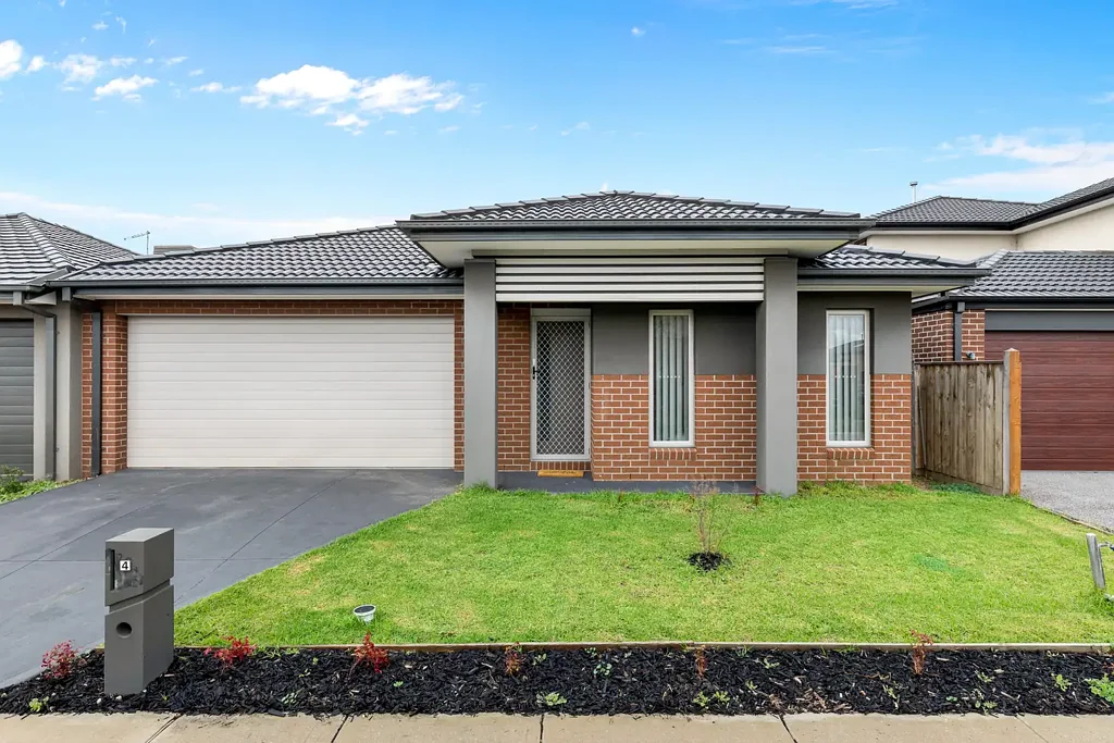 NEAR NEW PERFECT HOME IN THE PERFECT LOCATION