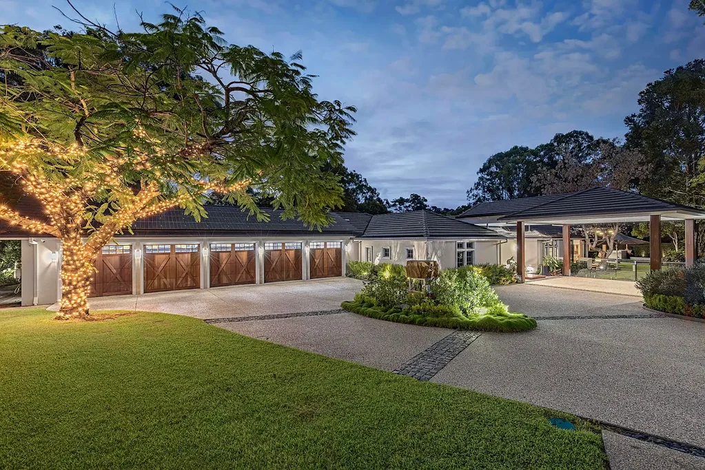 Bridgeman Downs 5 Bedroom Luxury Acreage Living in Bridgeman Downs
