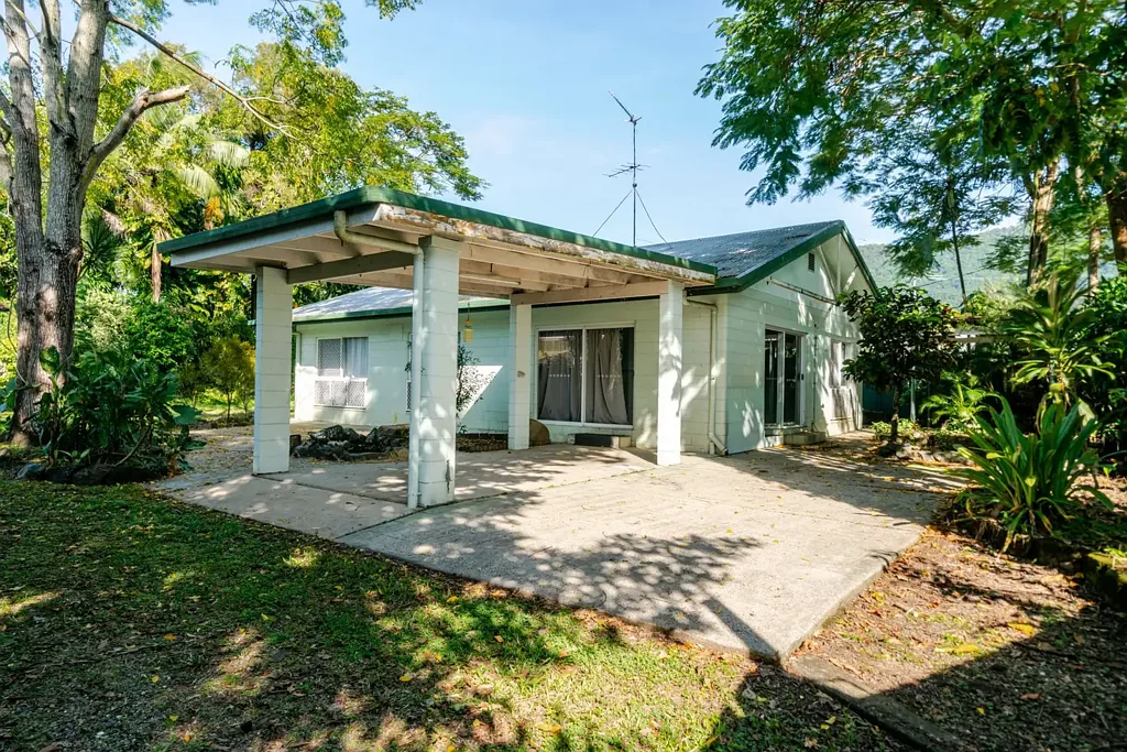 Spacious Family Home with Large Yard and Outdoor Entertaining