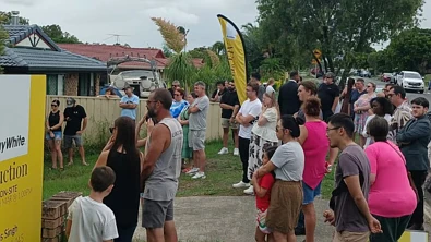 恶臭冲天、满屋是蛆！澳洲小破房遭紧急拍卖，引来买家疯抢！成交价惊人......