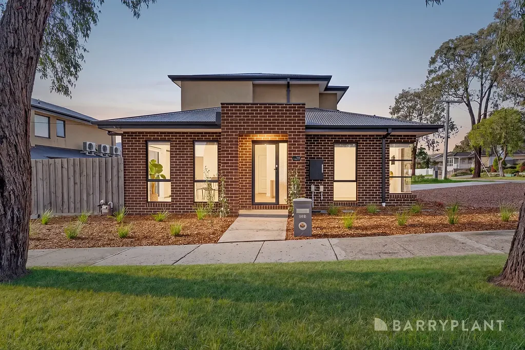 Ferntree Gully 2Phòng ngủ * Sale by Set Date on Tuesday 14th July at 5pm (unless sold prior) *