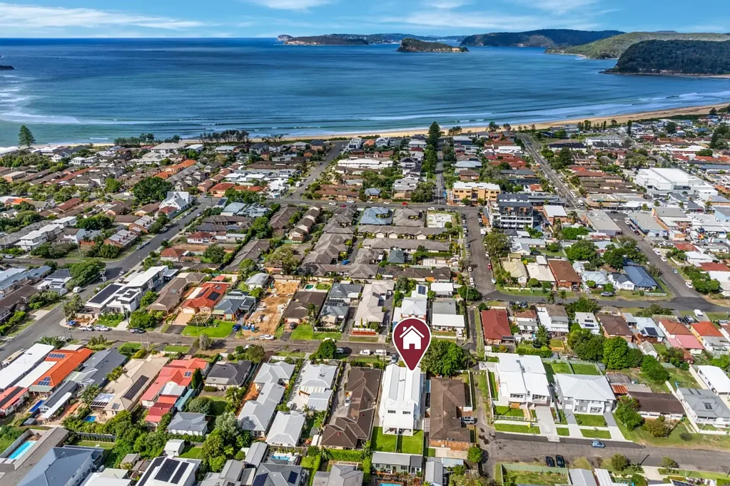 Umina Beach 4房  Brand New Coastal Luxury - Torrens Title Duplex 650m to the Beach.
