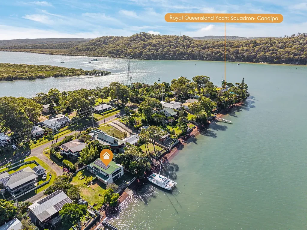 Russell Island 4 Bedroom $899,950 - 
Absolute Waterfront Living