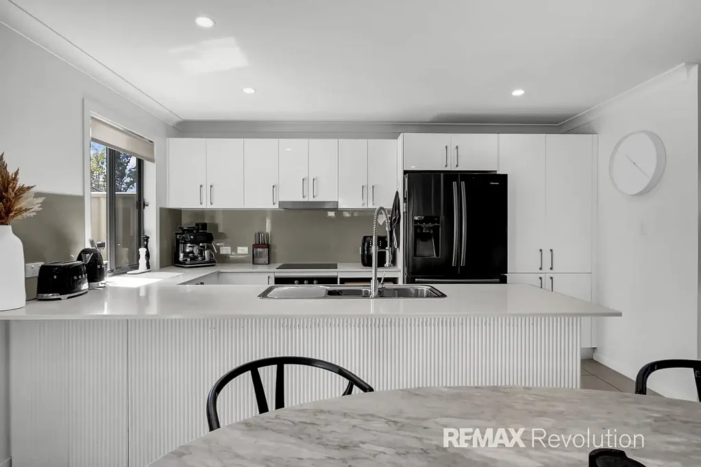 Loganholme 4 Slaapkamer Spacious and Modern Living in a Prime Location!