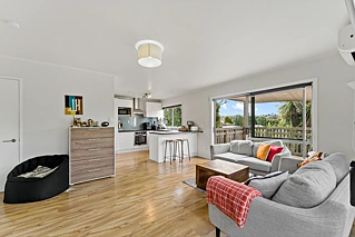 2/247 Wairau Road, Totara Vale, North Shore City