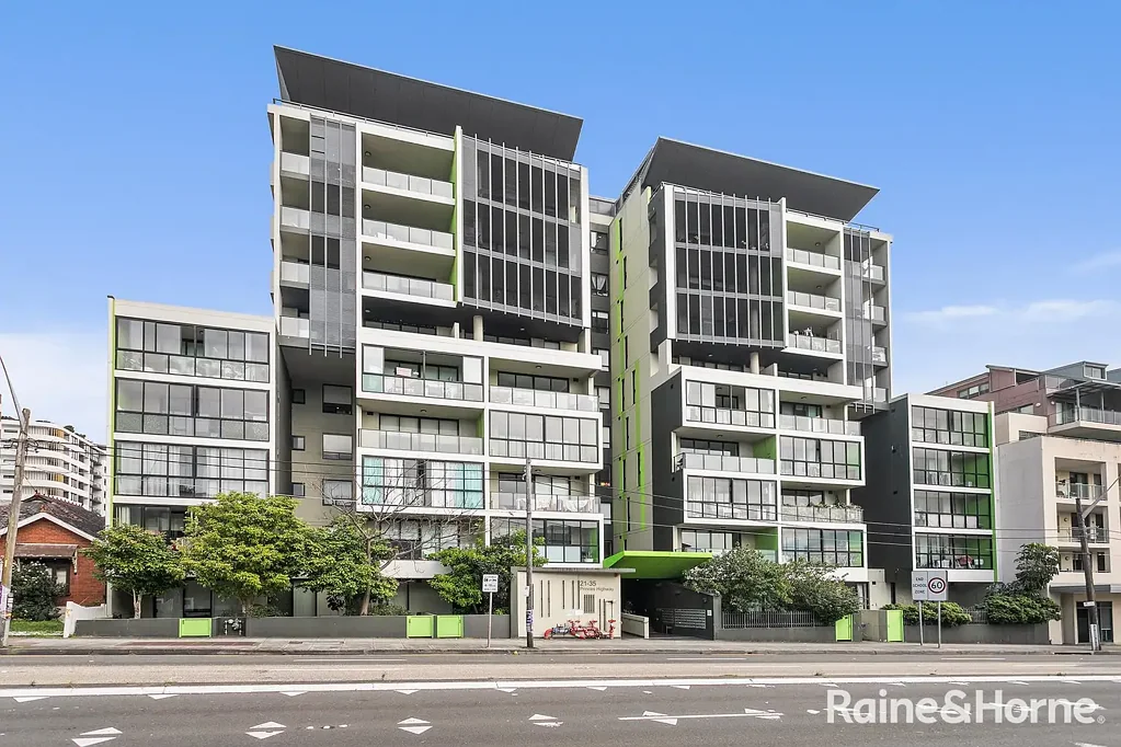 Kogarah 2房 优越位置步行交通 首套投资机会 开放式空间 双车位配置 明亮通风 阳光阳台 中央厨房 全瓷浴室 私密主卧 多用次卧 安全停车 Carefree Contemporary Comfort and Lifestyle