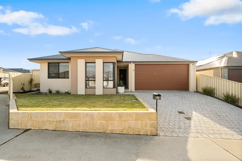 Madora Bay 4chambre Spacious & modern family home.