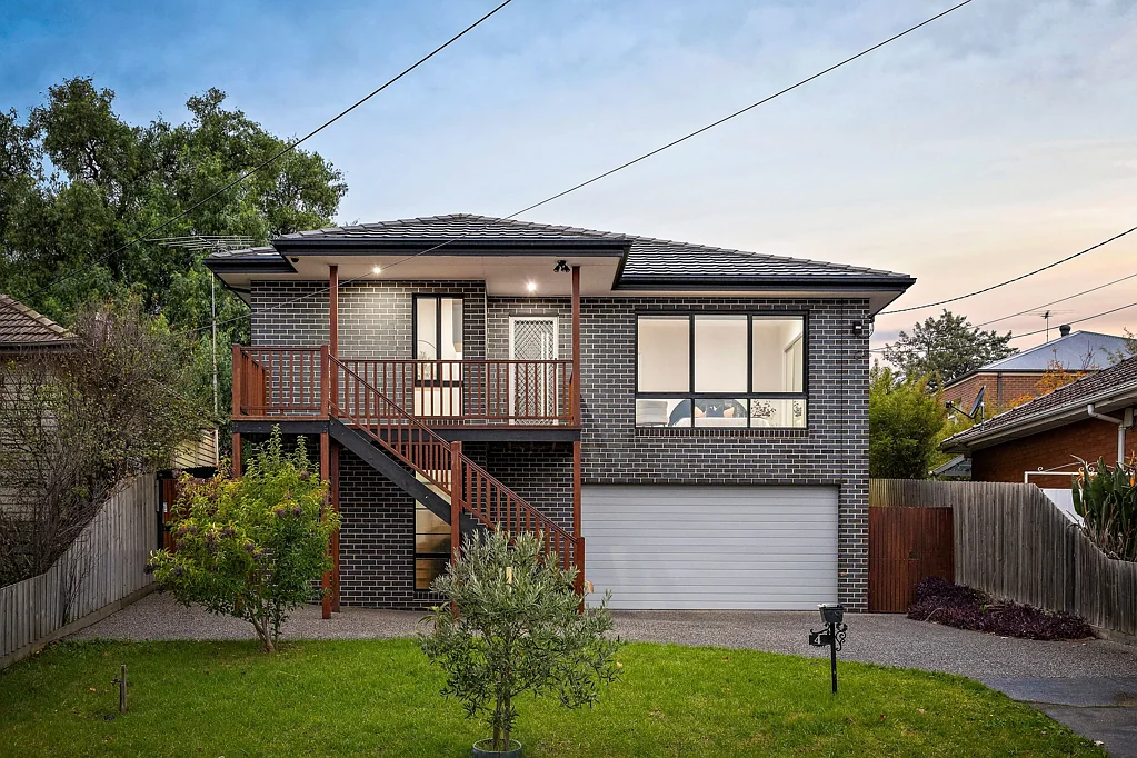 Coburg North 4房  A Spacious Family Sanctuary in a Sought-After Locale