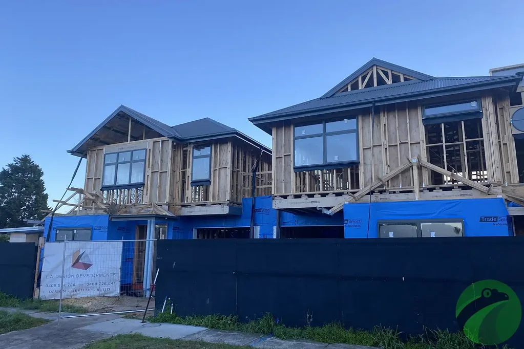 Seaford 3房 LA设计精品住宅 海滨瑰宝 近邻交通 低维护奢居 中心地段 One Luxury Townhouse with Street Frontage Remains