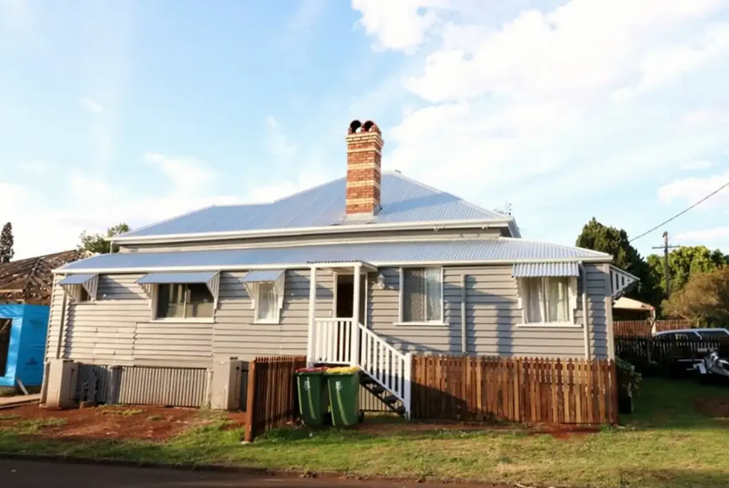 Charming Colonial One-Bedroom Unit – Walk to the City!