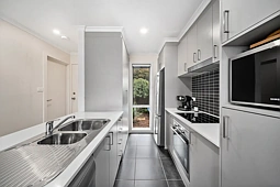17/11 Castan Street, Coombs