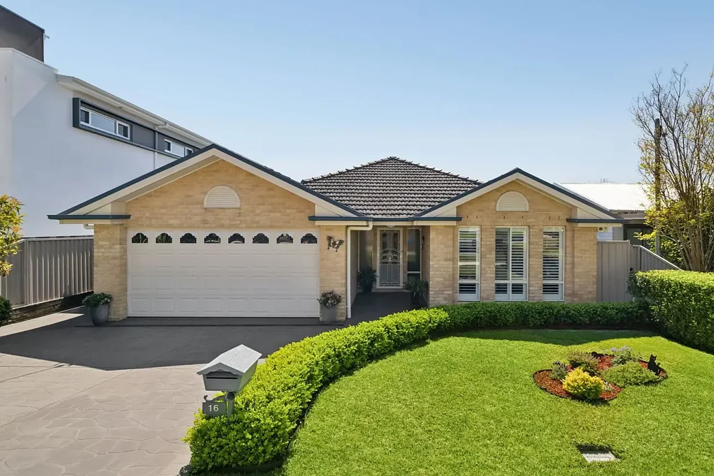 16 Burns Road, Picnic Point, NSW 2213