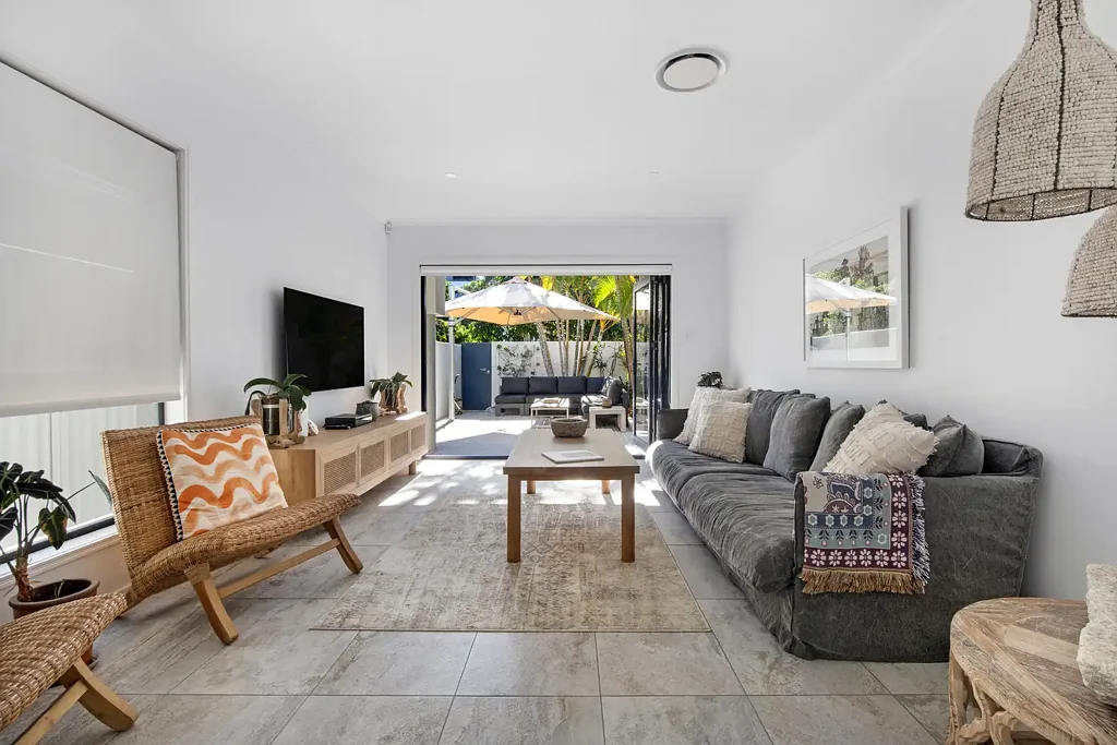 Mermaid Beach 3غرفة نوم Beachside Duplex Backing Onto Parklands, Moments from the Sand and Surf