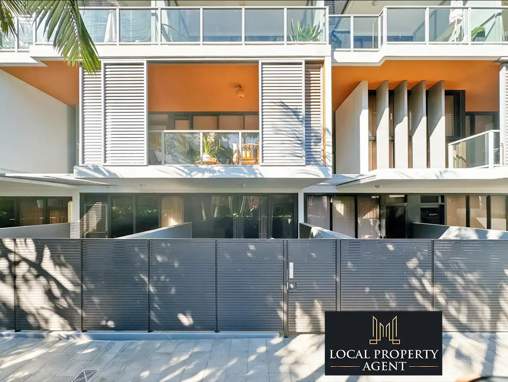 Freshly Refurbished Ground-Floor Apartment with Private Courtyard & Resort Facilities