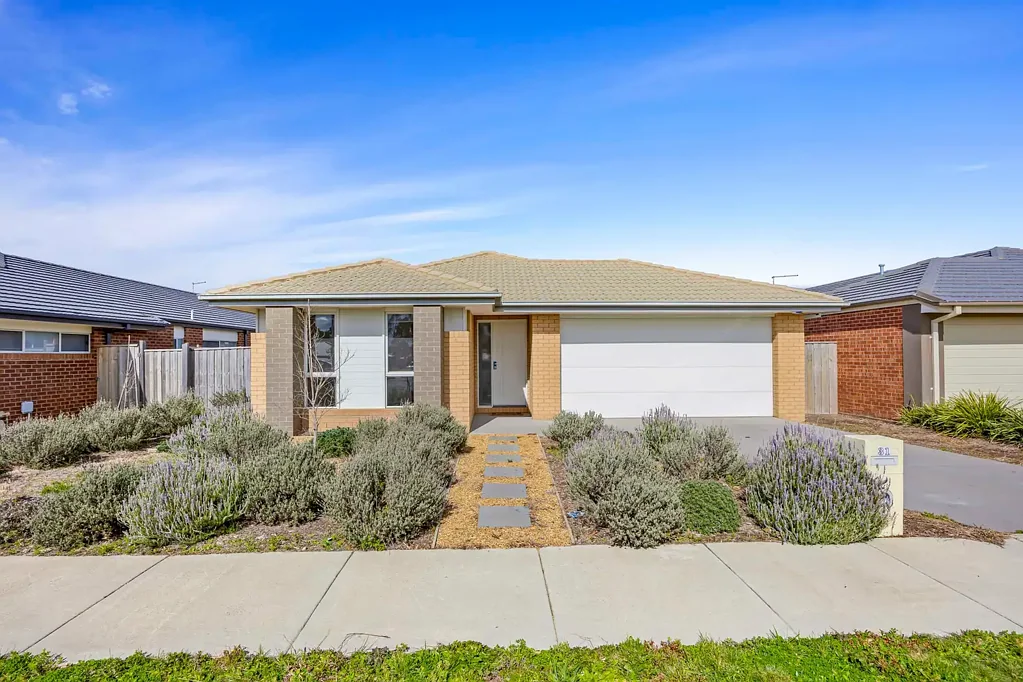 Stunning 4-Bedroom Home: Modern Comforts & Family-Friendly Layout