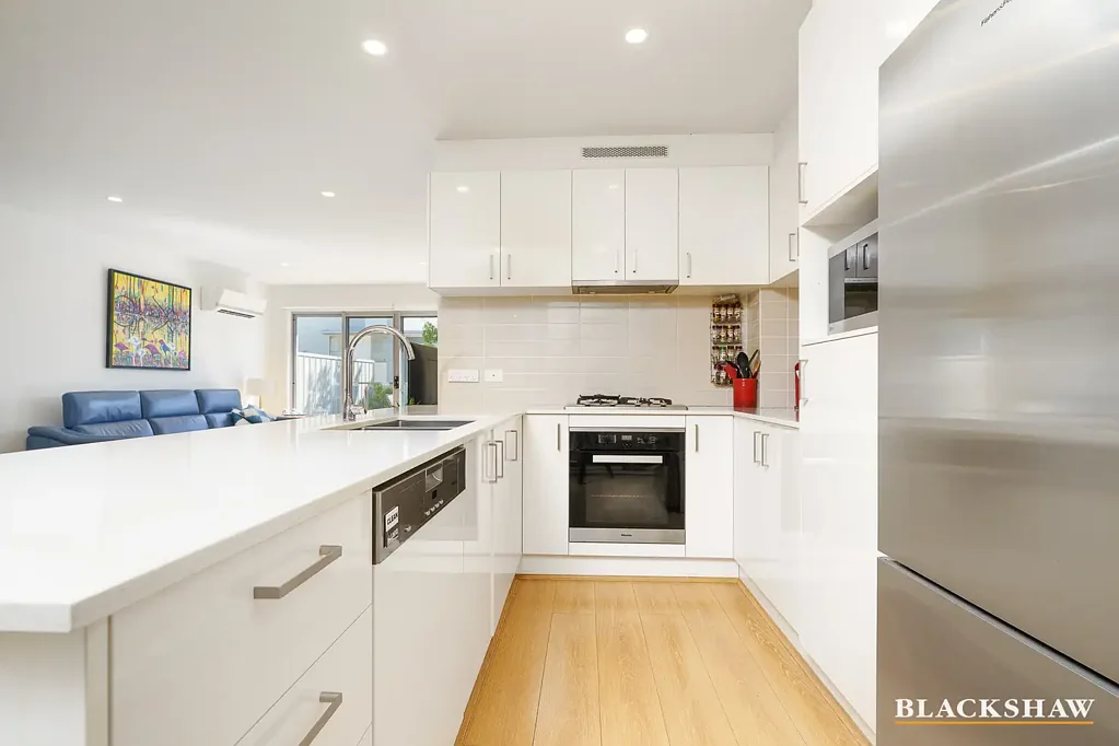 30/90 John Gorton Drive, Coombs, ACT 2611