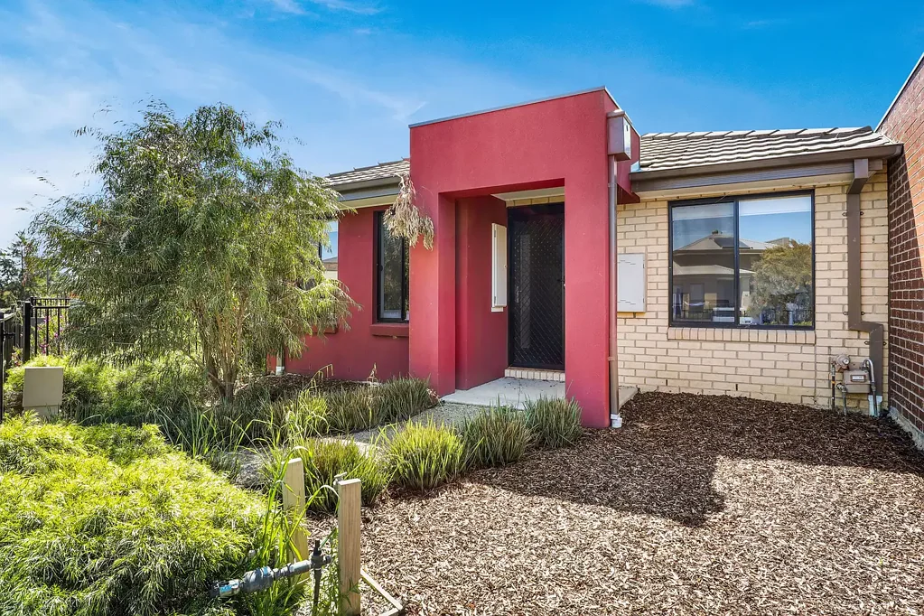 3-Bedroom Charm in Officer!