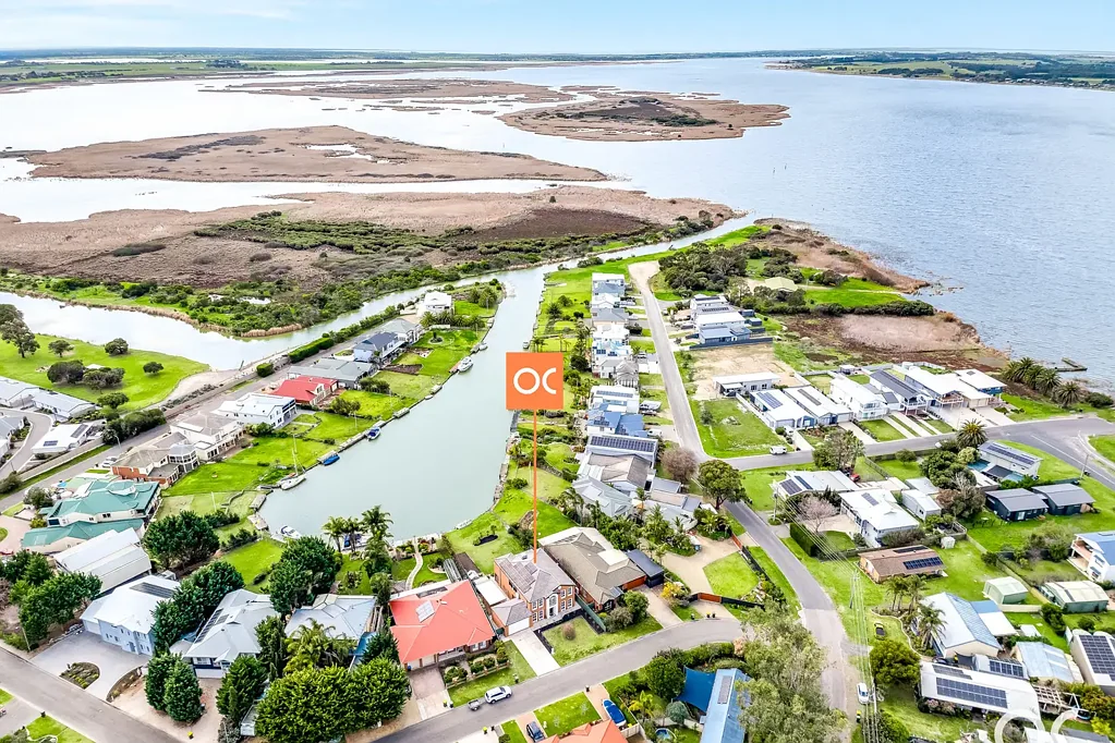 Goolwa North 4 Bedroom Grandeur on direct waterfront